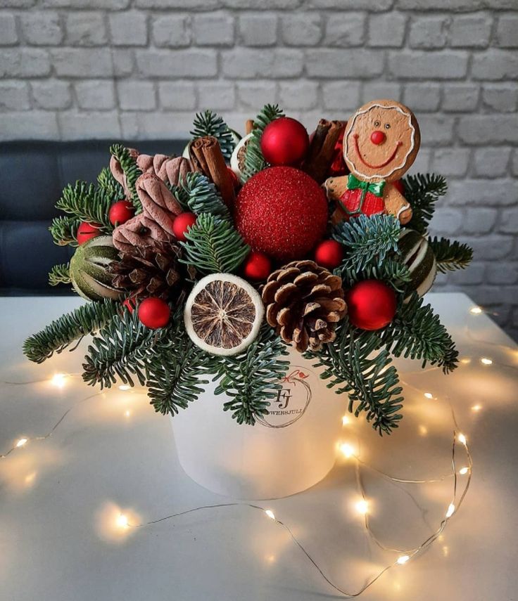 Bình hoa Giáng sinh đỏ xanh